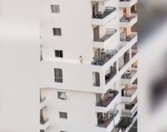 Španija: Dijete hodalo po ivici zgrade (VIDEO)