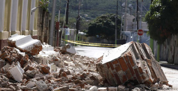 Јак земљотрес направио велику штету у Порторику