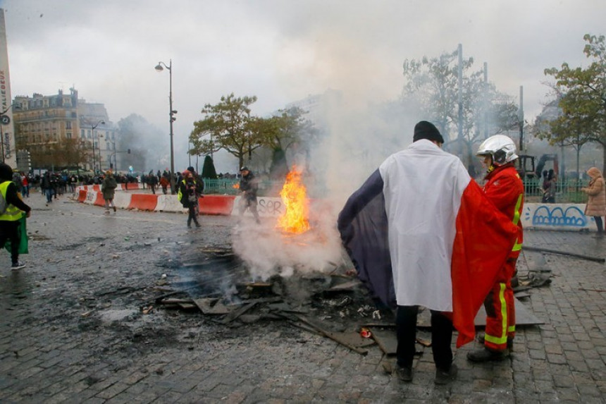 Сукоби полиције и демонстраната широм Француске