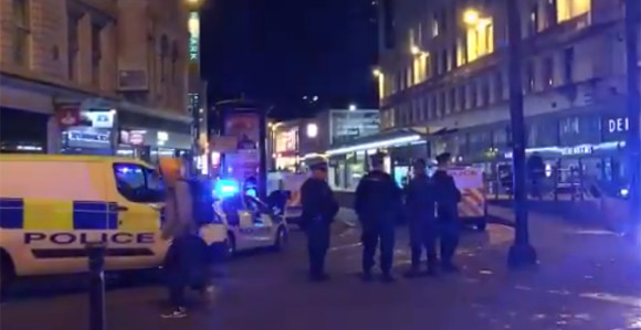 Манчестер: Двије особе избодене ножем