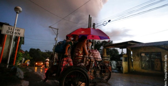 Обустављени летови због ерупције вулкана