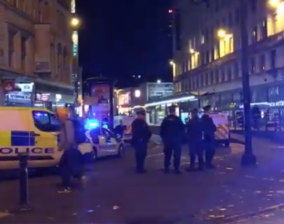 Манчестер: Двије особе избодене ножем