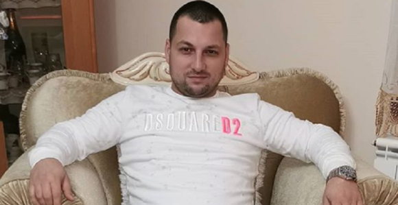 Još jedan pevač fizički napadnut na nastupu, razbili mu glavu!