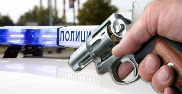 Policajcu oteo pištolj, pucao sebi u stomak