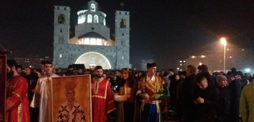 Молебан у храму, па литија улицама Подгорице (ВИДЕО)