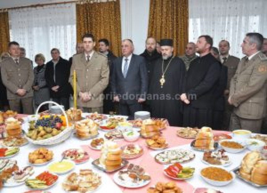 Prijedor: Božićni prijem u kasarni Žarko Zgonjanin