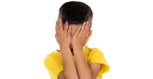 Дјечак брутално претучен због крста на ланчићу