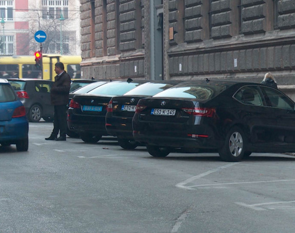 Zahtijevaju jasno obilježavanje službenih vozila