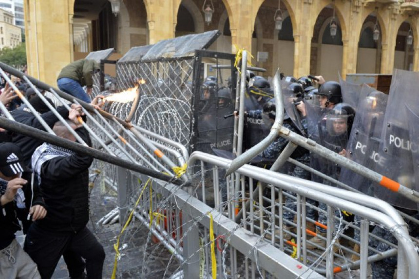 Сукоб полиције и демонстраната у Бејруту