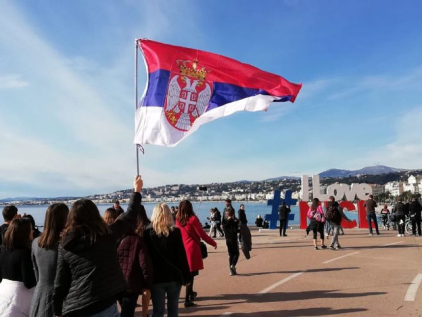 Француска: Срби први пут пливали за Часни крст