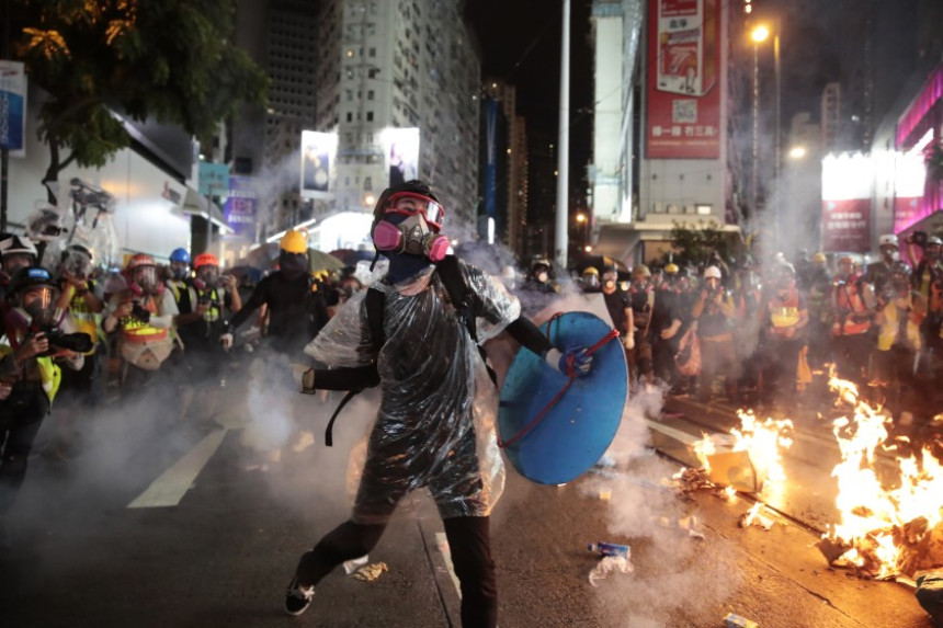 Ponovo sukobi na protestima u Hongkongu