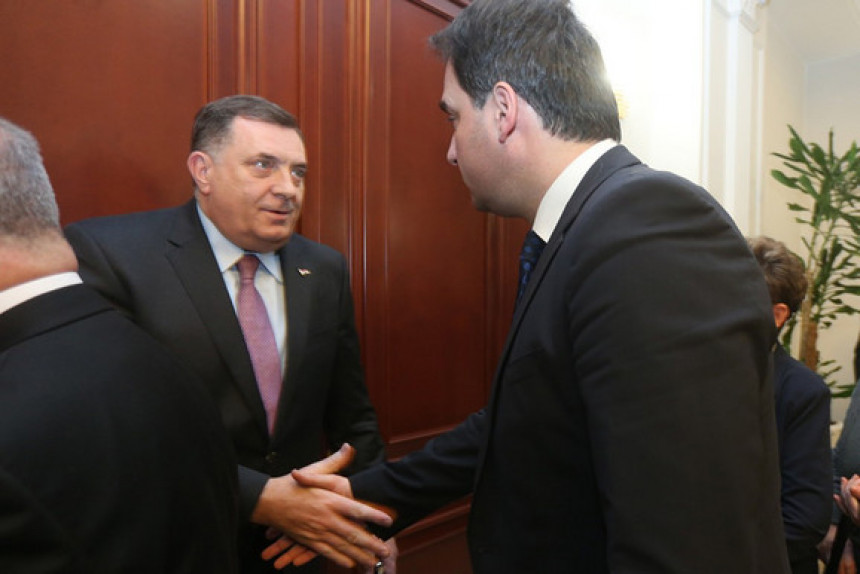 Govedarica poručio Dodiku: Obuzdaj lične potrebe!