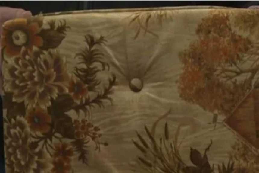 Kupio polovan kauč pa u njemu našao hiljade dolara!