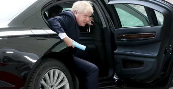 Borisu Džonsonu se zaglavila vrata automobila