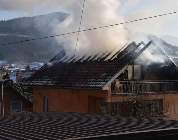 Ватра уништила породичну кућу у Горажду
