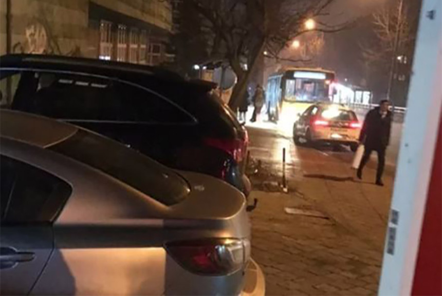 Sarajevo: Putnik razbio staklo na vratima autobusa