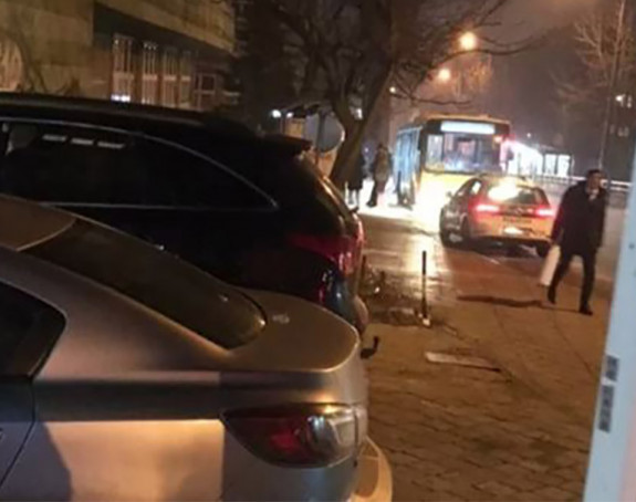 Sarajevo: Putnik razbio staklo na vratima autobusa