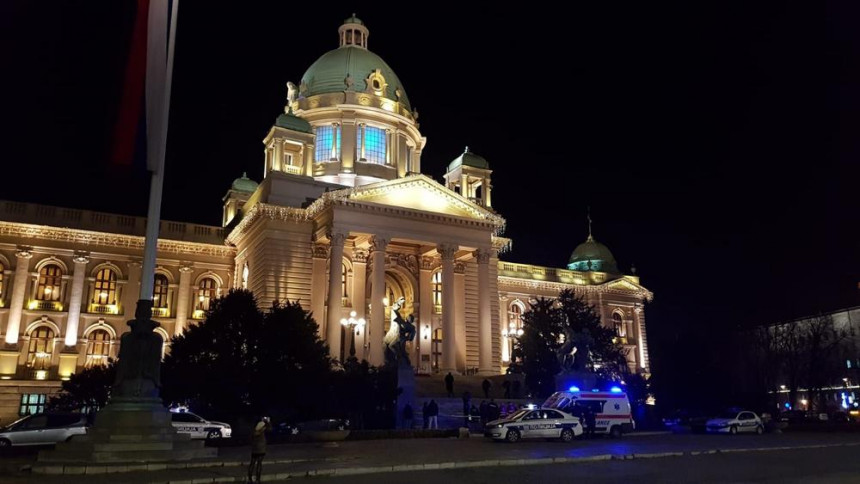 Muškarac se ubio ispred Skupštine u Beogradu
