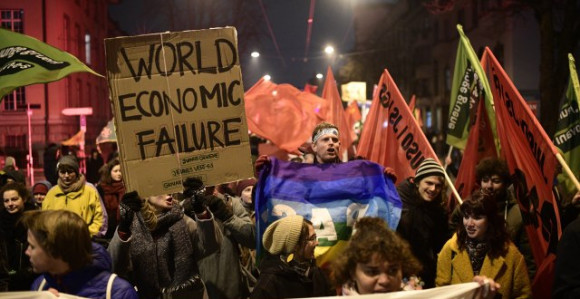 Иза кулиса Давоса: Протести, водени топови и хапшења