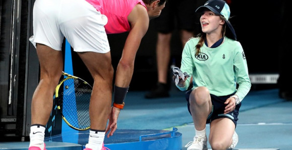 Nadal djevojčicu pogodio loptom u glavu