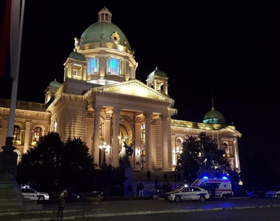 Muškarac se ubio ispred Skupštine u Beogradu