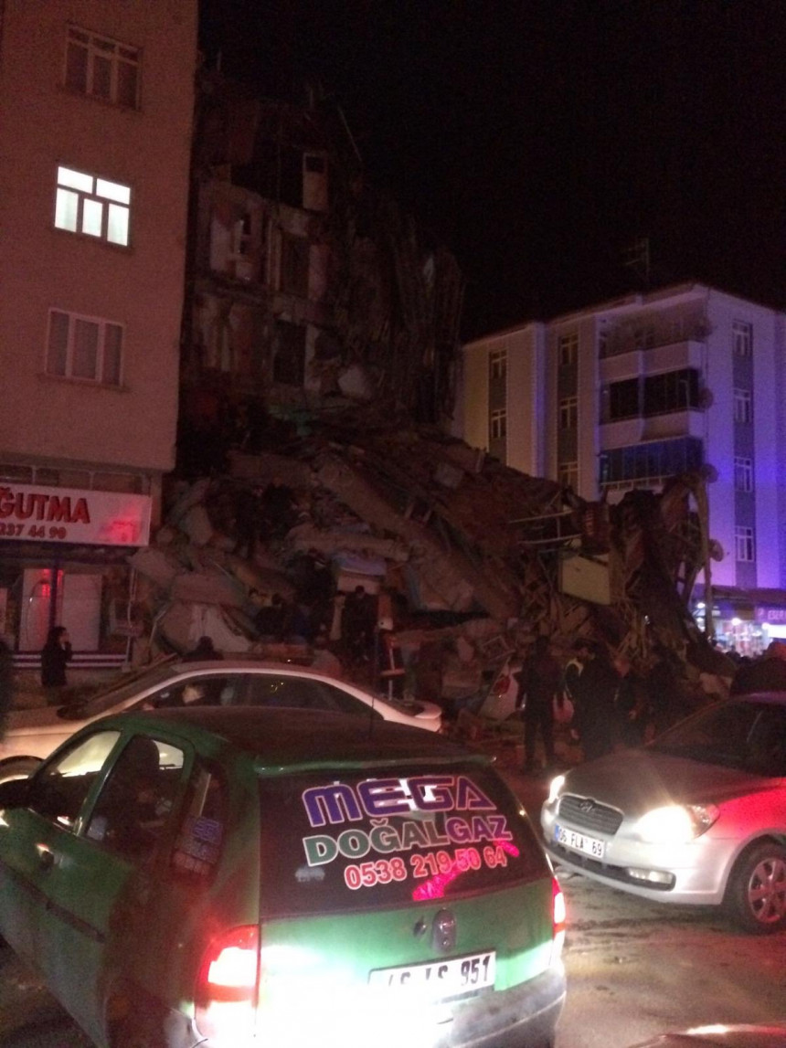 Snažan zemljotres pogodio Tursku, ima mrtvih