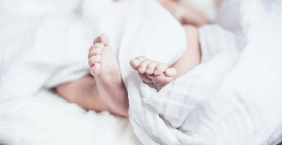 Pronađena beba u haustoru jedne zgrade u Derventi