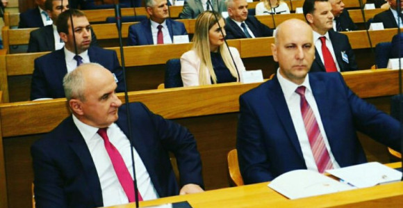 Pitanje je ko će nadjačati - Đokić ili poslanici