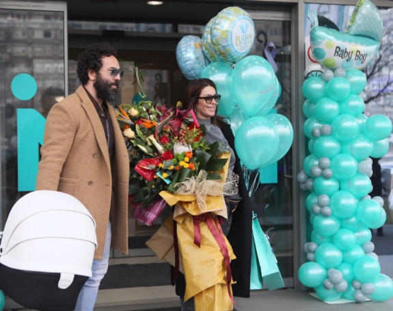 Seka Aleksić napustila porodilište sa sinom Jovanom!