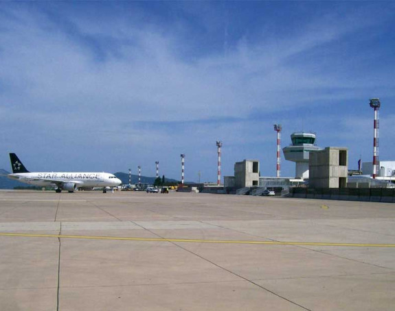 Авион принудно слетио у Дубровник, путник умро