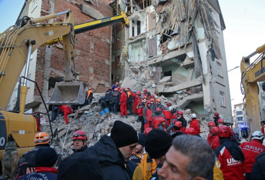Raste broj žrtava u zemljotresu u Turskoj