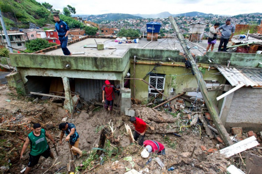 Поплаве, клизишта у Бразилу: 37 особа настрадало