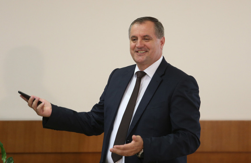 Višković: SP neka riješi probleme u organima