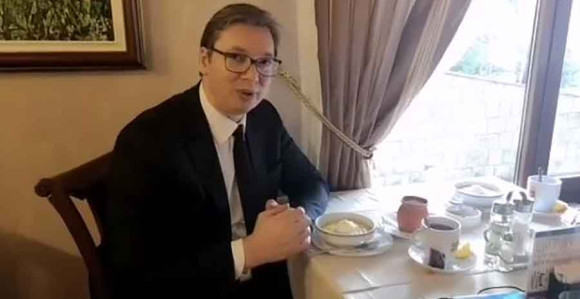 Zbog lošeg vremena Vučić se vratio u Mrkonjić