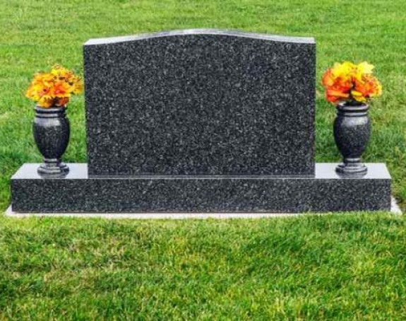 Bivša žena mu digla živom spomenik pa su mislili da je umro!