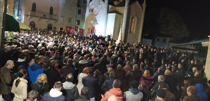 Širom Crne Gore održani protesti zbog spornog zakona