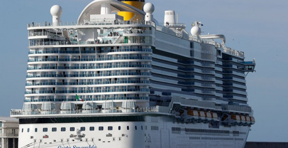 Brod sa 6.000 putnika zarobljen na moru? (VIDEO)