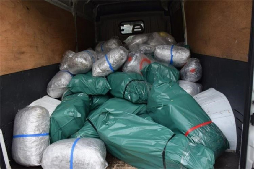 Држављанин БиХ и Словеније ухапшени са 481 кг дроге