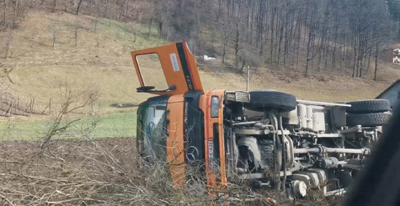 Prevrnuo se kamion na putu Kotor Varoš-Banjaluka
