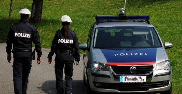 Direktor policije smijenjen, šetao u bademantilu