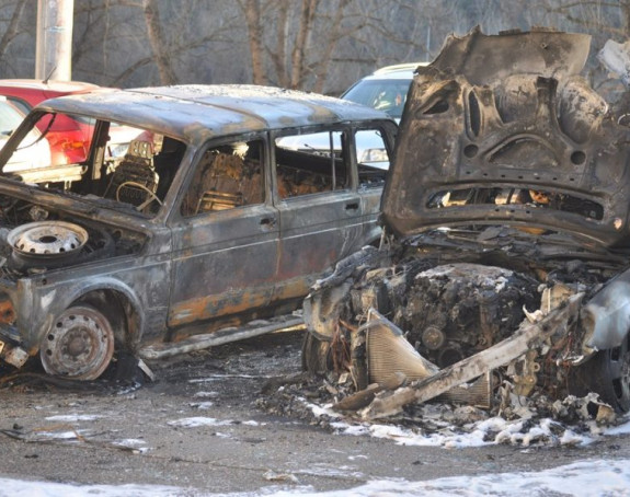 Zvornik: Izgorjeli automobili na parkingu