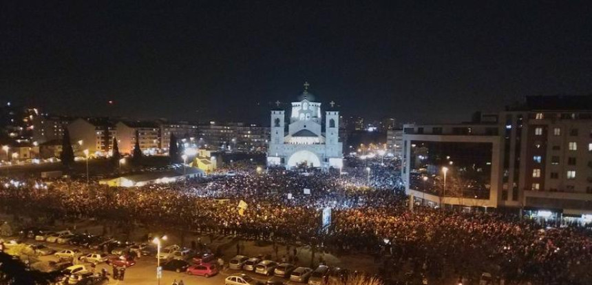 Podgorica piše istoriju: Oko hrama 60.000 ljudi