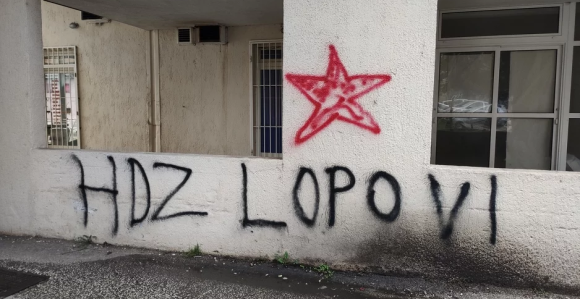 Kritika vlasti: "HDZ lopovi" i petokraka zvijezda