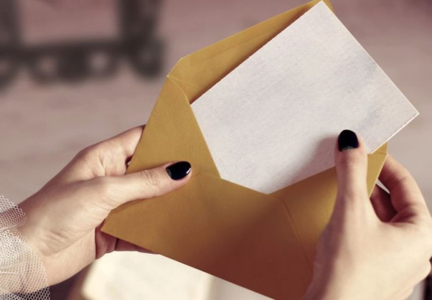 Zbog ovakve pozivnice niko nije hteo da im dođe na venčanje!