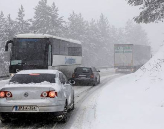Snijeg otežava saobraćaj na Romaniji