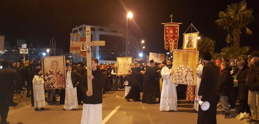 Litije i molebani u znak protesta širom Crne Gore