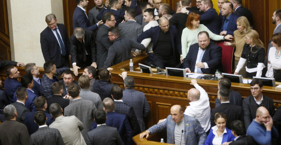 Украјина: Туча посланика у парламенту