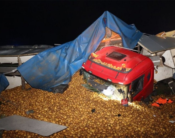 Њемачка: Возача шлепера затрпао кромпир на путу