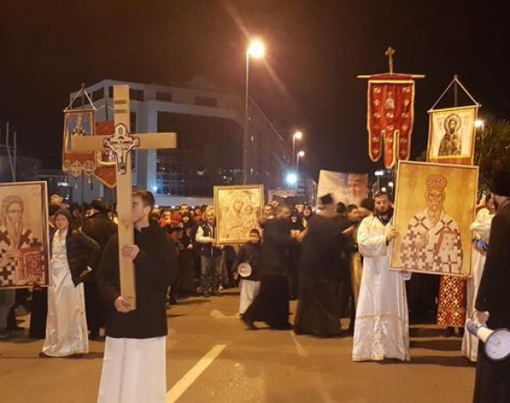 Литије и молебани у знак протеста широм Црне Горе