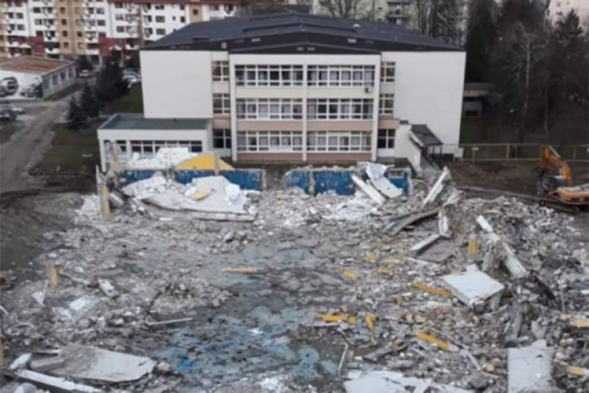 Jezive slike: Vlast u Doboju srušila sportsku dvoranu